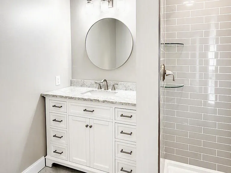 Master en suite bathroom