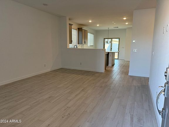 4th image of 17065 W SELDON Lane