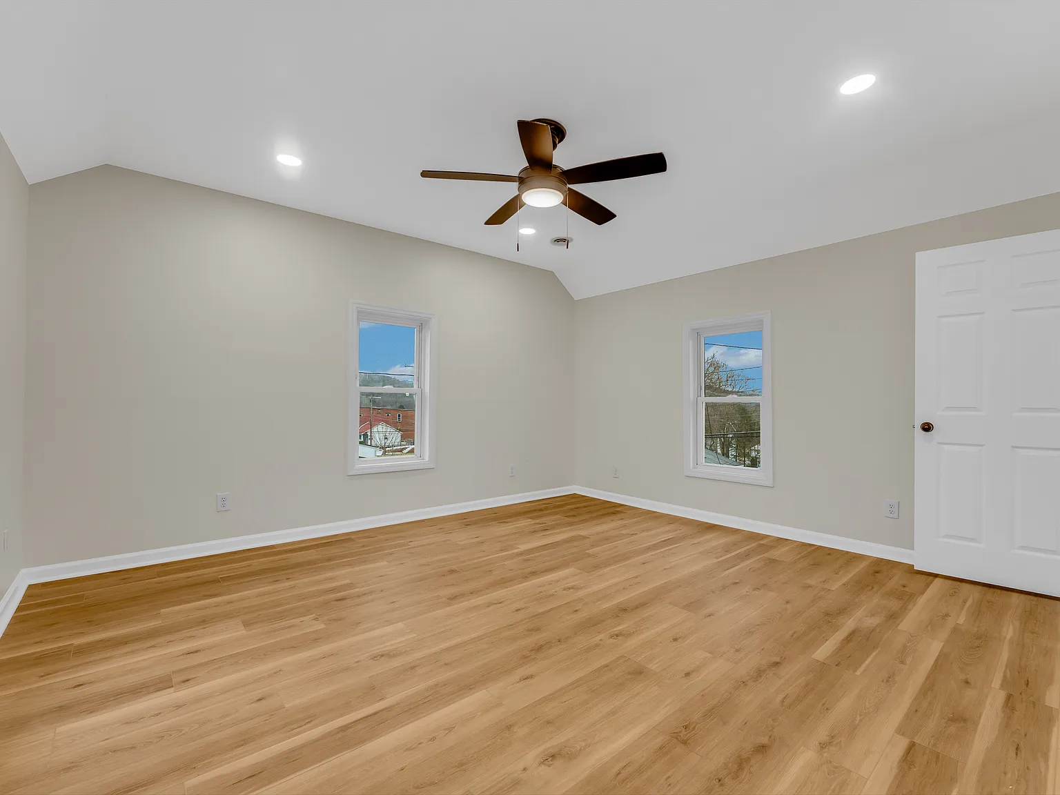 3 bed, 2.5 bath, 1496 sqft, $1,850 — Photo 2