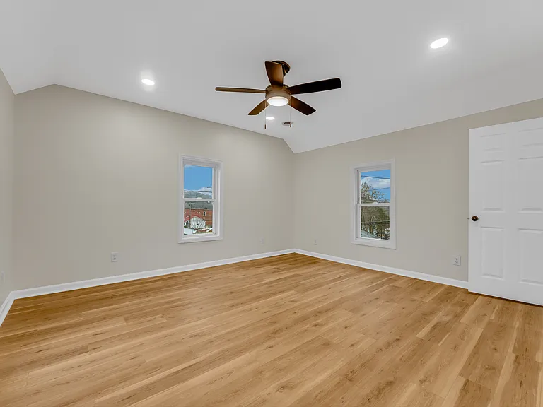 1251 Richwood Ave — Photo 2