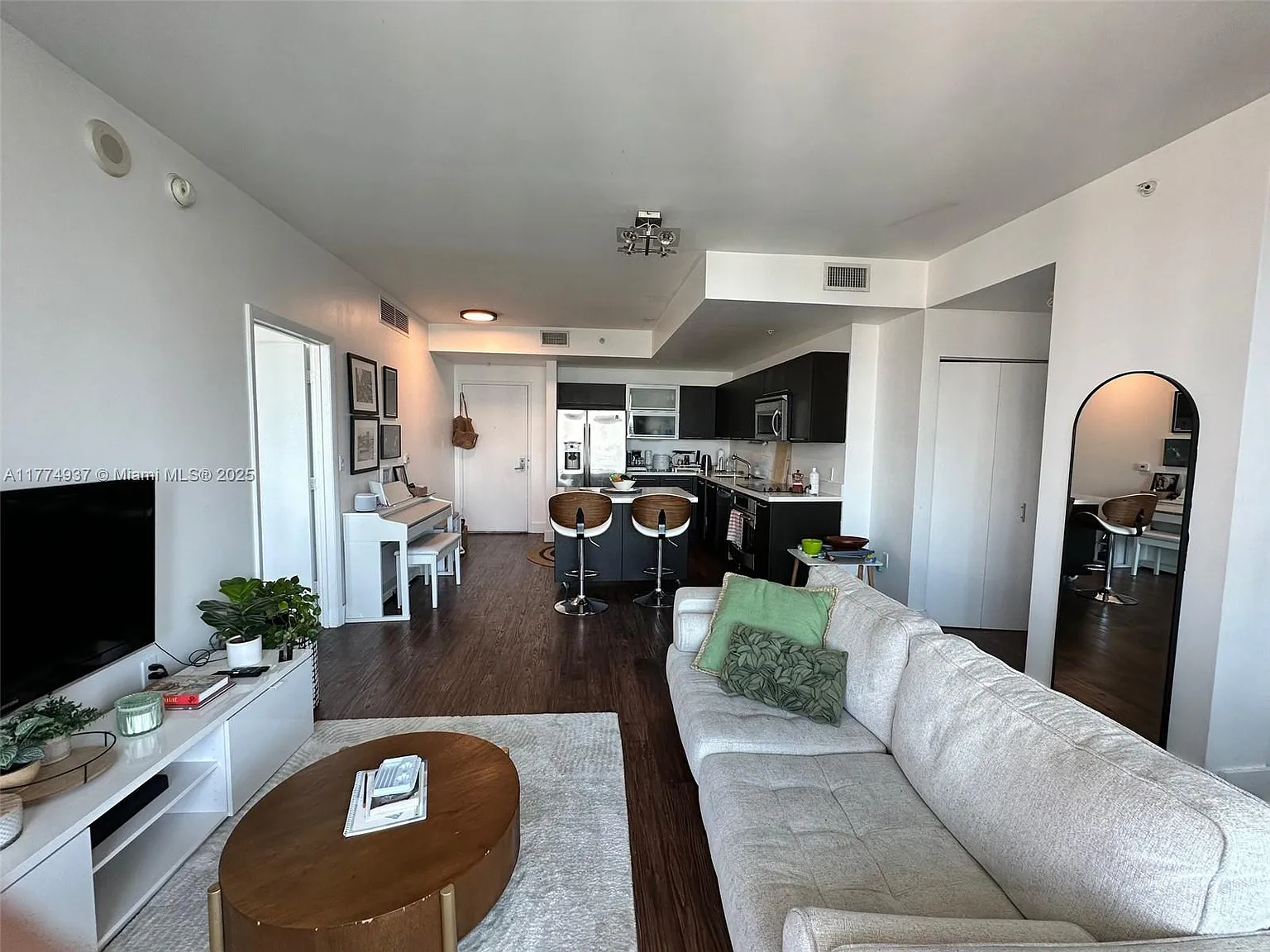 2 bed, 1087 sqft, $3,650 — Photo 2