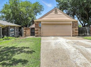 10315 Stoney Bridge Rd, Fort Worth, TX 76108