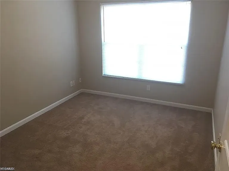 522 Robinwood Ln #E — Photo 6