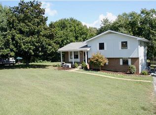 8792 Seven Lakes Dr, Ooltewah, TN 37363