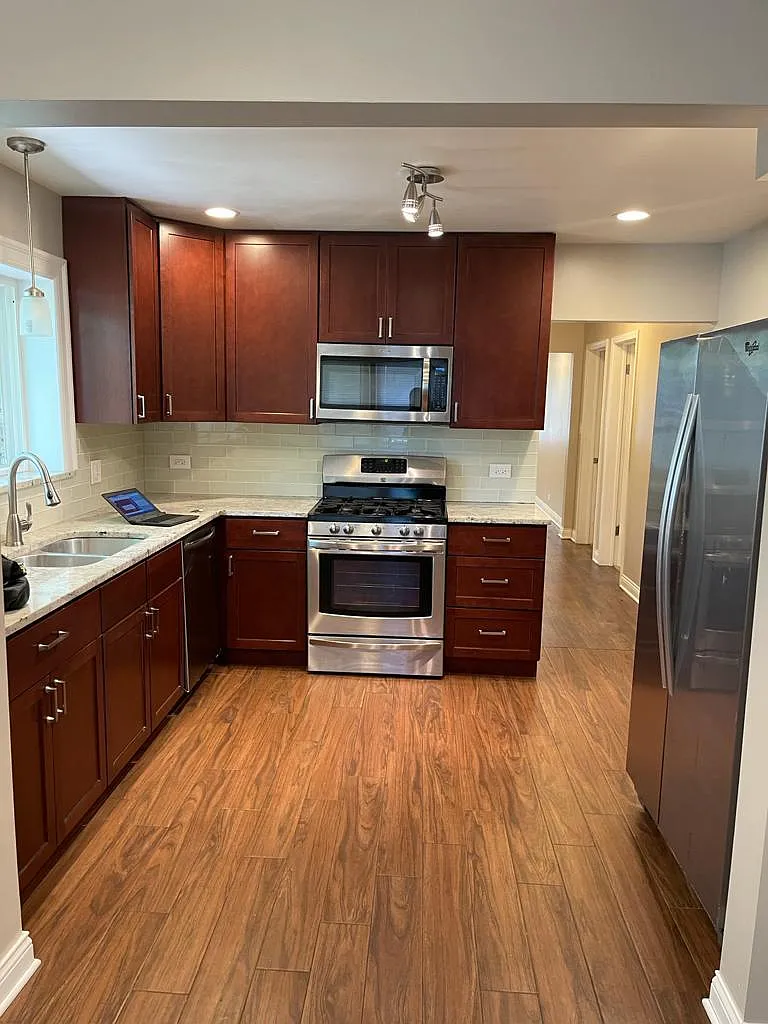3 bed, 1.5 bath, 1450 sqft, $2,800 — Photo 3