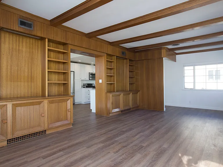 1344 Torrey Pines Rd — Photo 3