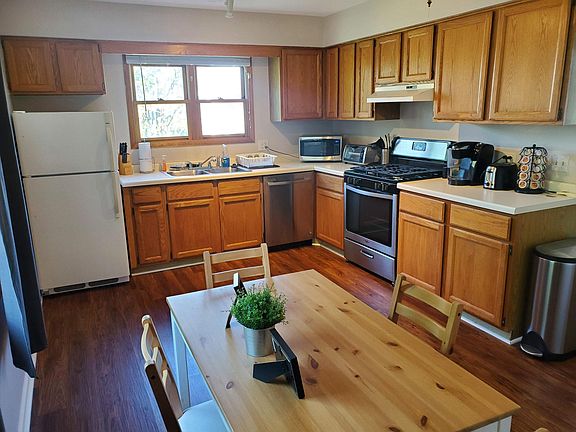 2nd image of 214 N Bothwell St #2