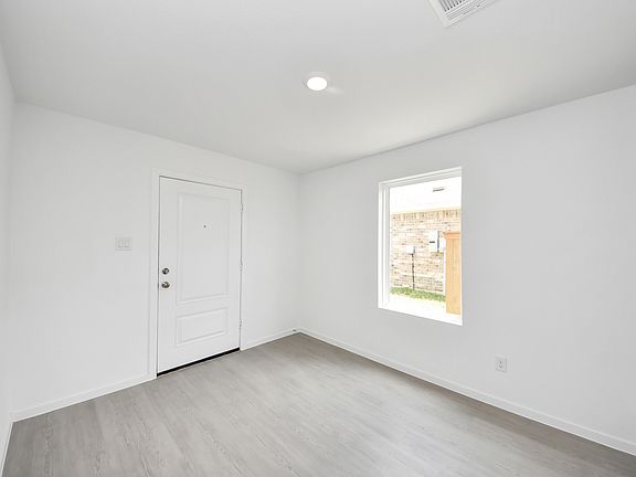 4th image of 3005 Fantasy Terrace Dr