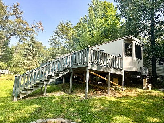 2nd image of 10/208 Woodhaven Dr E