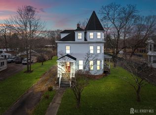 43 Main St, Englishtown, NJ 07726