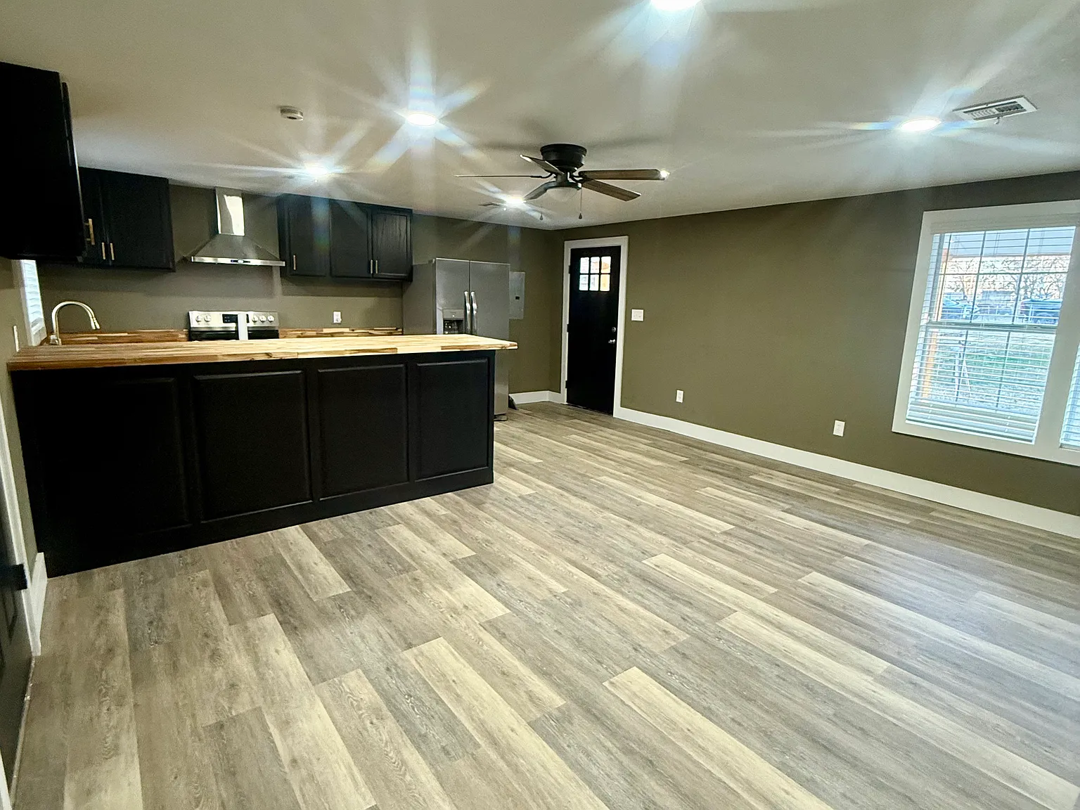 3 bed, $1,400 — Photo 3