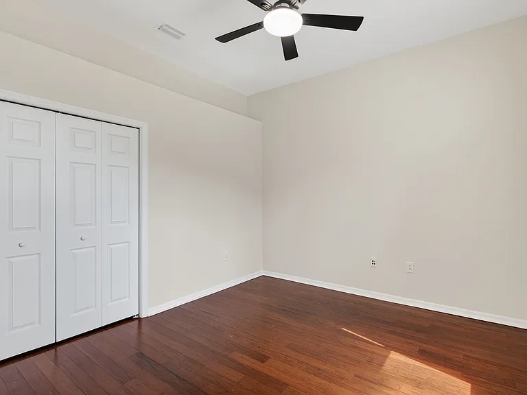 16301 Sambourne Ln — Photo 6
