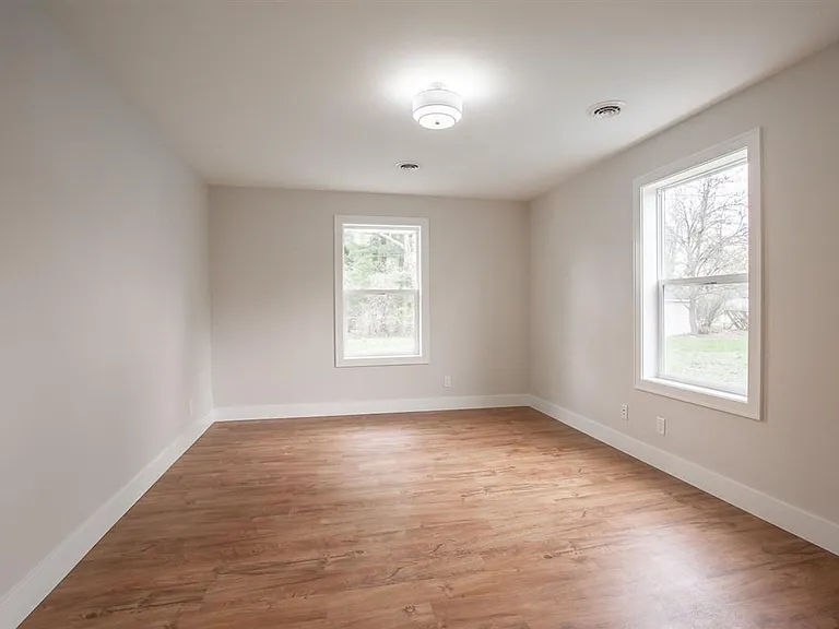 364 E Mac Arthur St — Photo 27