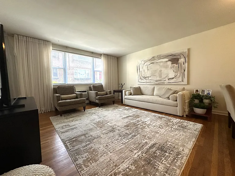 570 N 23rd St — Photo 37