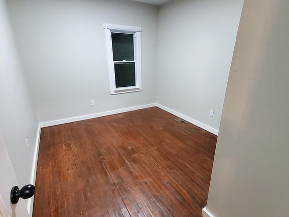 3rd image of 1560 Pingree Ave