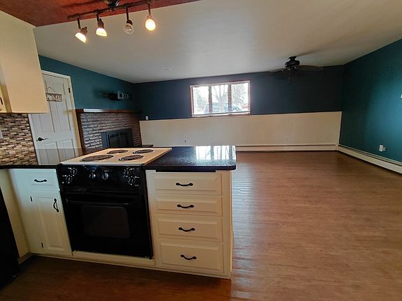 4th image of 1680 Cormier Rd