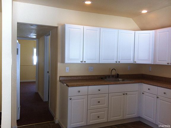4th image of 2581 William Ave #A
