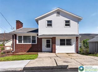 2 E Center St, Nesquehoning, PA 18240