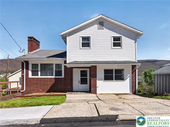 2 E Center St, Nesquehoning, PA 18240