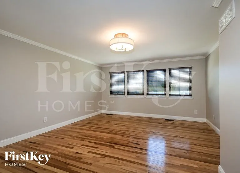 3218 Tiber St — Photo 6