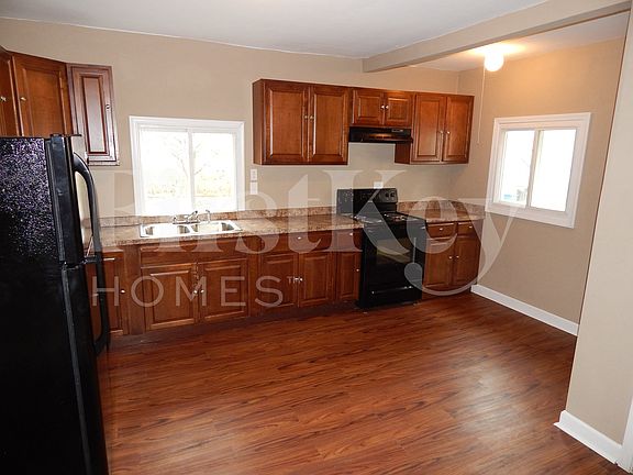 5th image of 306 N Union St