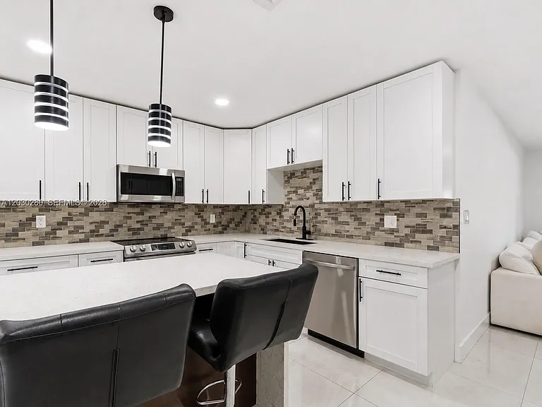 400 NW 30th Ct — Photo 13