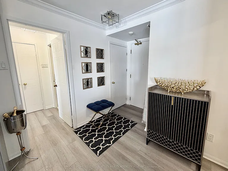75 Ellen St #704 — Photo 2