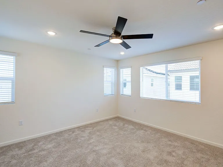 1498 Vintage Ln — Photo 12