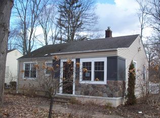 25275 Meridian Rd, Grosse Ile, MI 48138