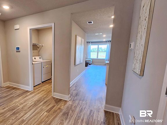 4th image of 398 Preston Way