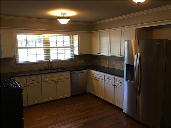 3rd image of 2604 Carlton Way