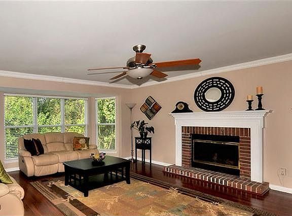 2nd image of 5243 S Glen Ct