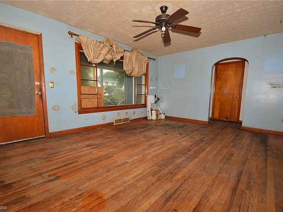 4th image of 1304 Eastwood Ave