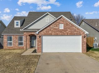 37 E Fairlane Pl, Sapulpa, OK 74066