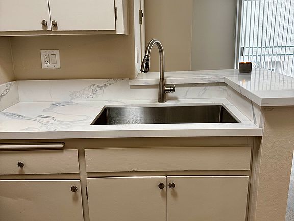 3rd image of 256 S La Fayette Park Pl APT 308