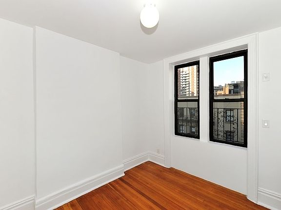 4th image of 240 W 15th St APT 30