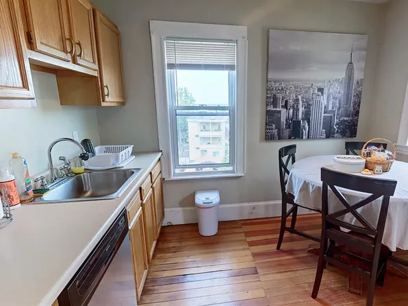 3 Heath St APT 3, Somerville, MA 02145