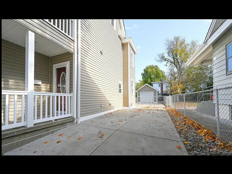 5122 Section Ave — Photo 3
