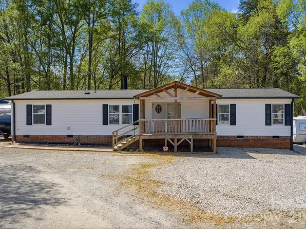 605 Ridgewood Ct, Mount Holly, NC 28120