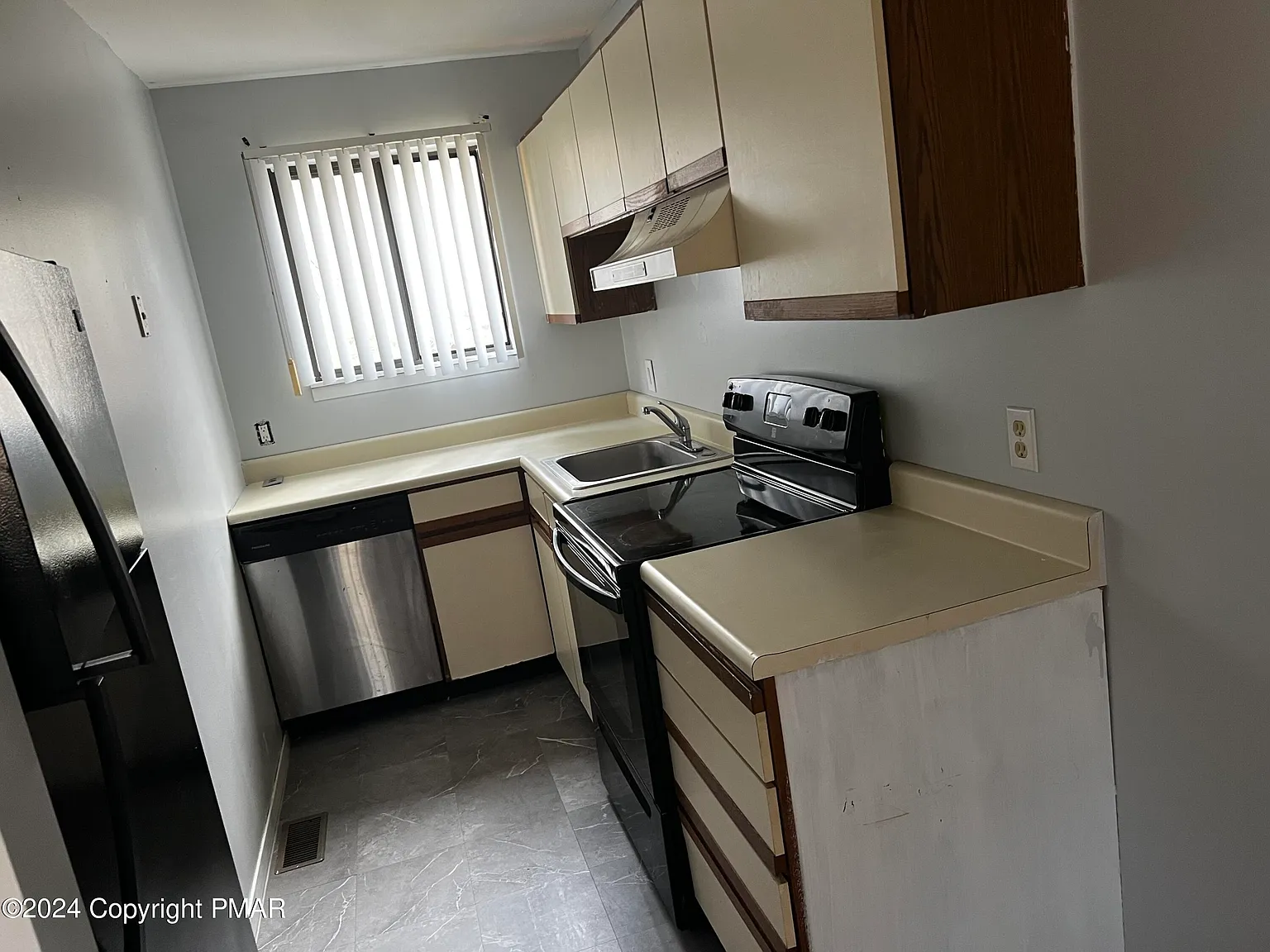 3 bed, 2.5 bath, 1200 sqft, $1,800 — Photo 3