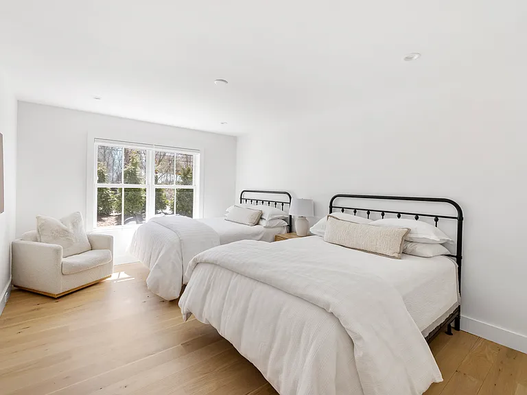 571 Montauk Hwy — Photo 13