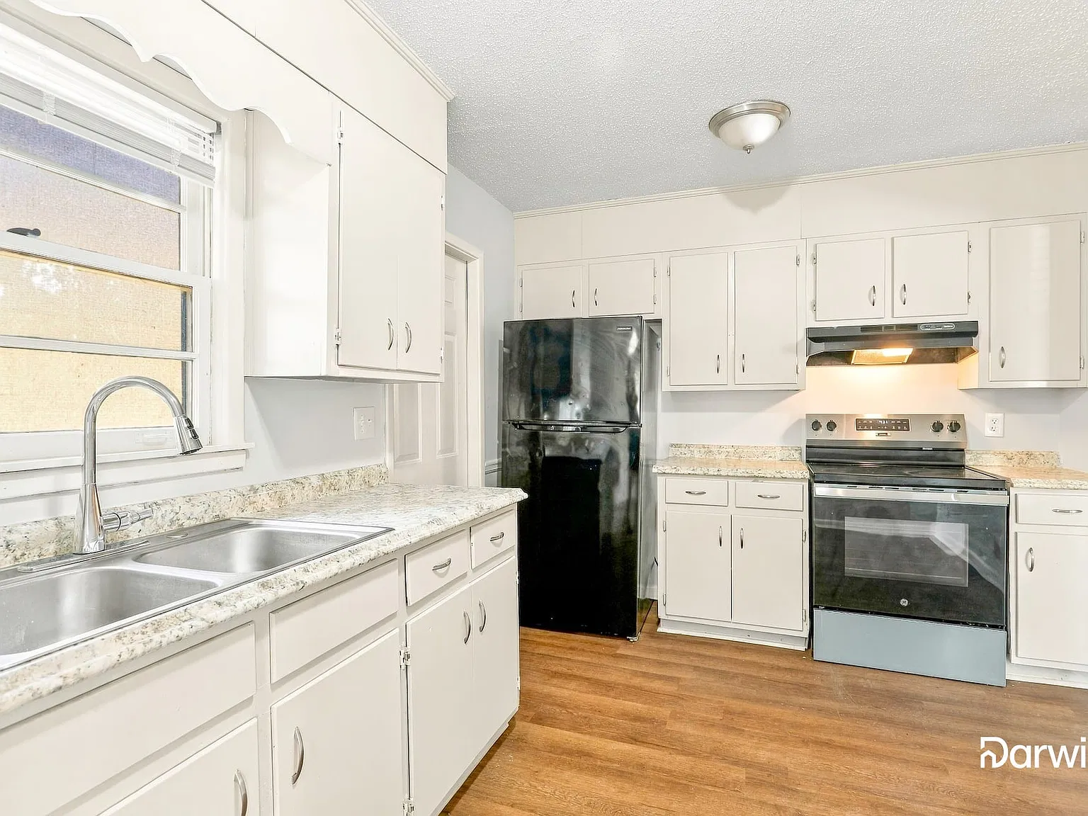 3 bed, 1.0 bath, 1133 sqft, $1,195 — Photo 3