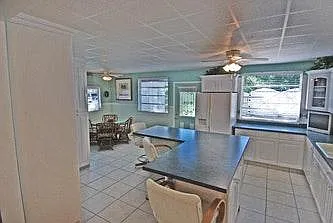 Dolphin Ave — Photo 4