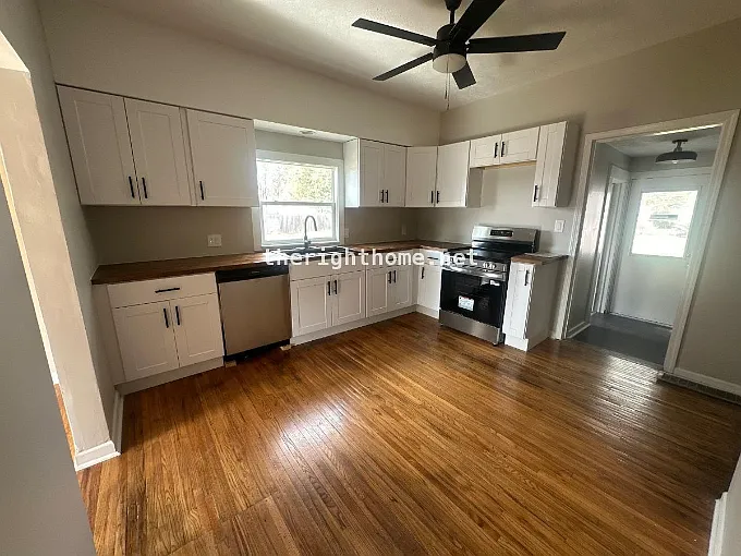 4444 N 60th St — Photo 7