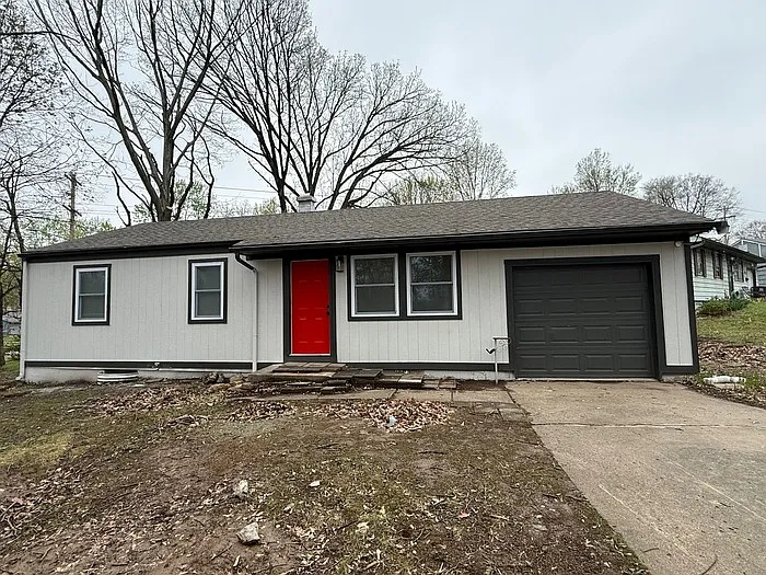 3936 S Pleasant St — Photo 2