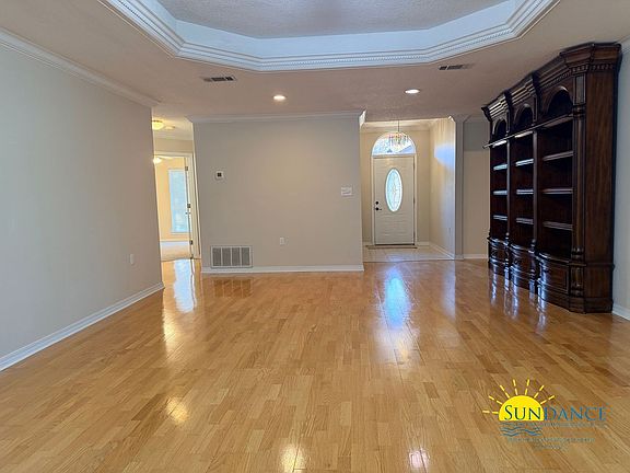 4th image of 811 Whitrock Ln