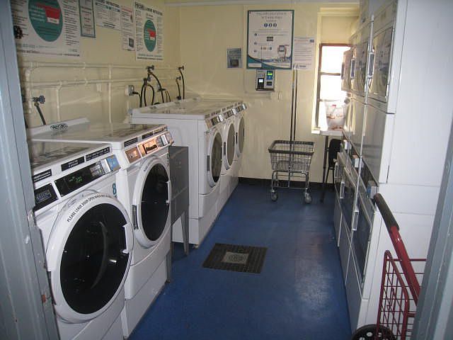 1st image of 2534 Crescent St APT 3L