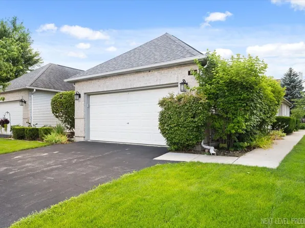 805 Thornwood Dr, Saint Charles, IL 60174