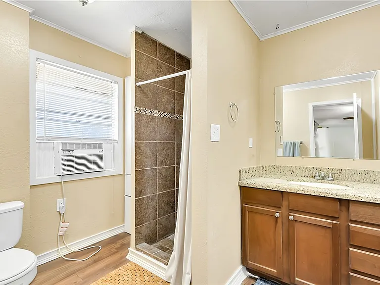 520 Helena St — Photo 14