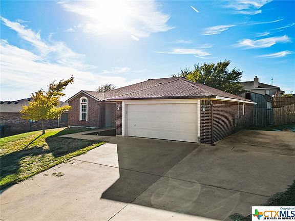 2nd image of 1324 Dixon Cir